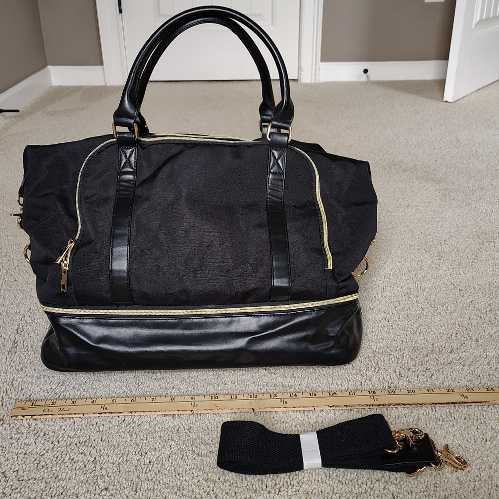 Travel tote NEVER USED - Picture 2 of 13